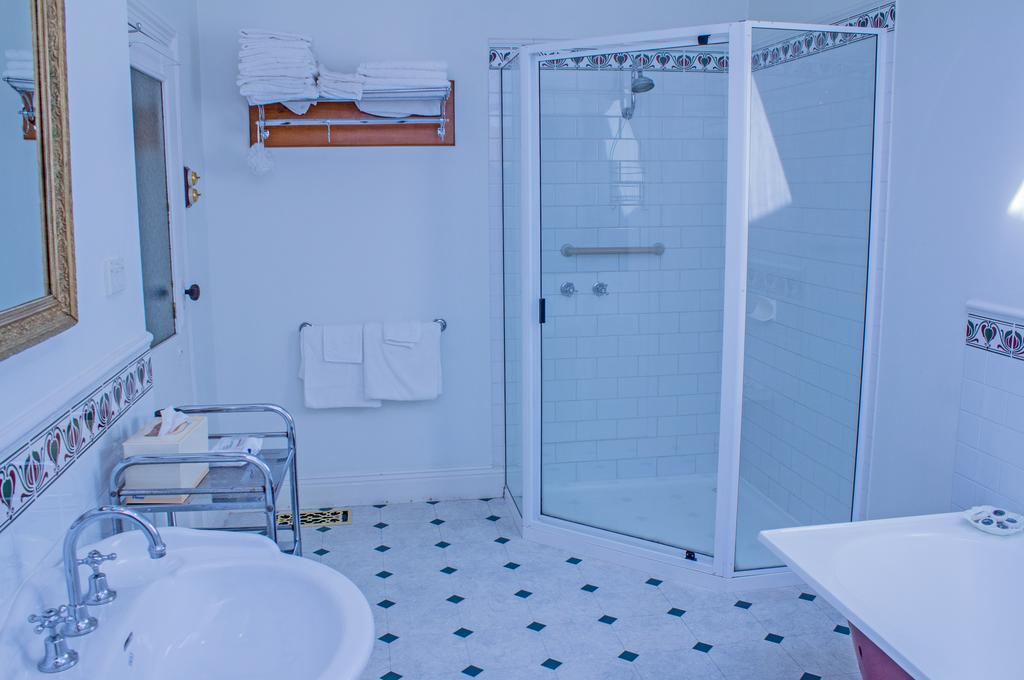 The Duck House Bed & Breakfast Burnie Room photo